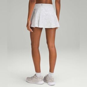 C - Lululemon Pace Rival Mid-Rise Skirt
Terrazzo Marble Silver Ice Multi